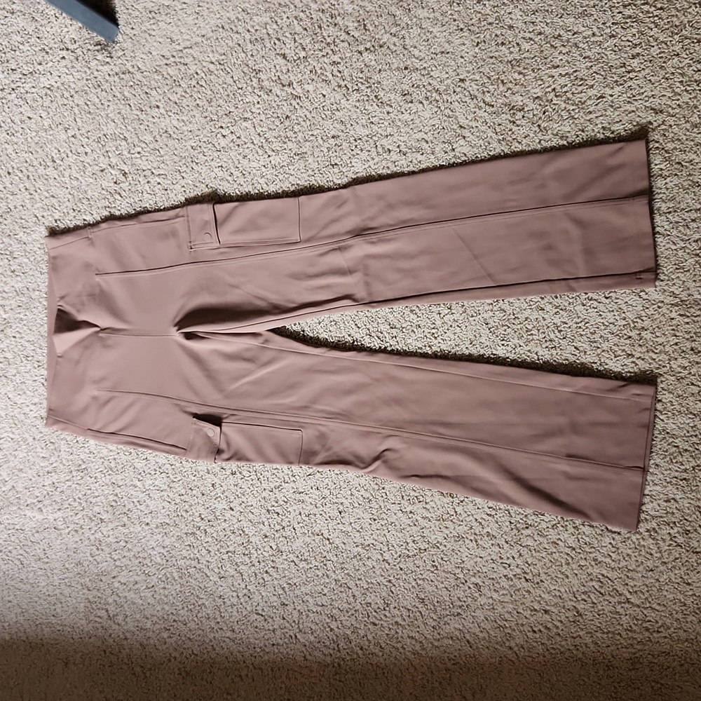 Athleta Delancey straight cargo pant. Size Small.
